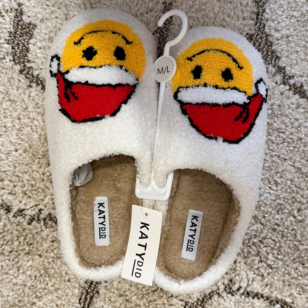 NWT Katydid Holiday Slippers with Yellow Smiley and Red Santa Hat - Picture 2 of 3